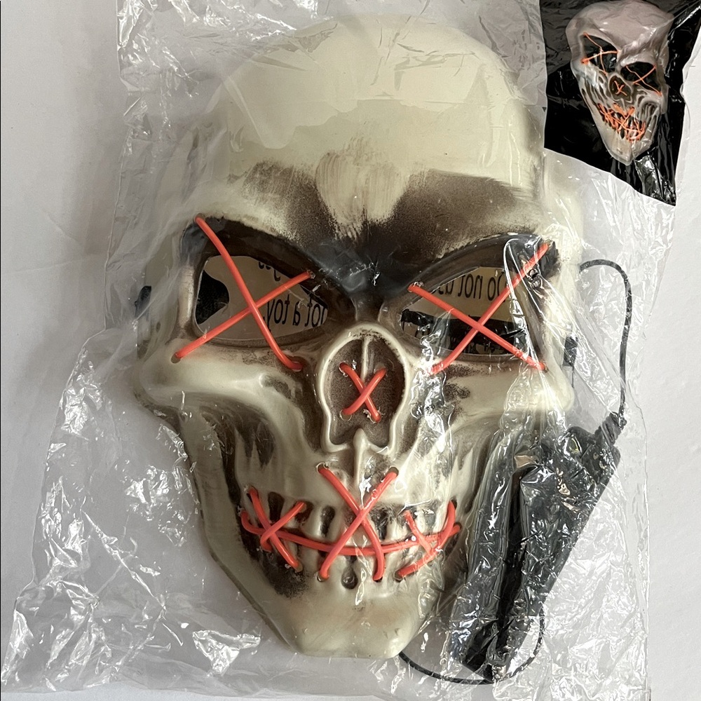 Light Up Skull Mask Halloween Costume Fright Night Skelly Mask NWT